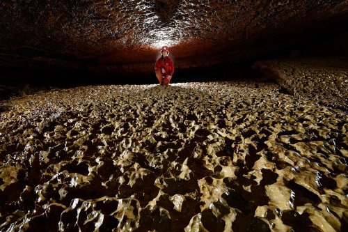 Grotte de Castelbouc 4 - Plancher de galerie corrodé (cette partie de la cavité est souvent ennoyée)(SP-18-1439)